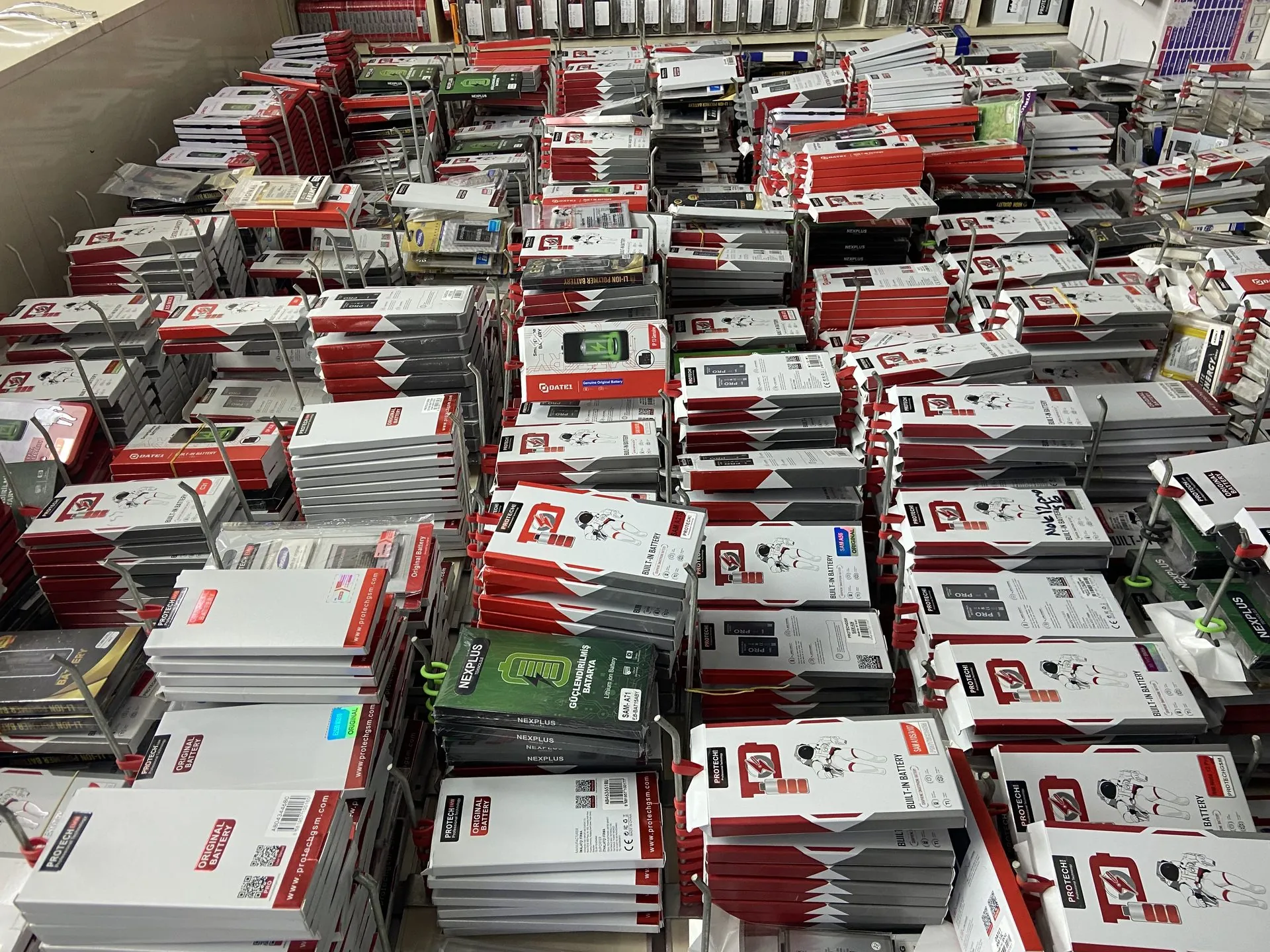 Fırat İletişim’de toptan stoklanan telefon ve tablet bataryaları