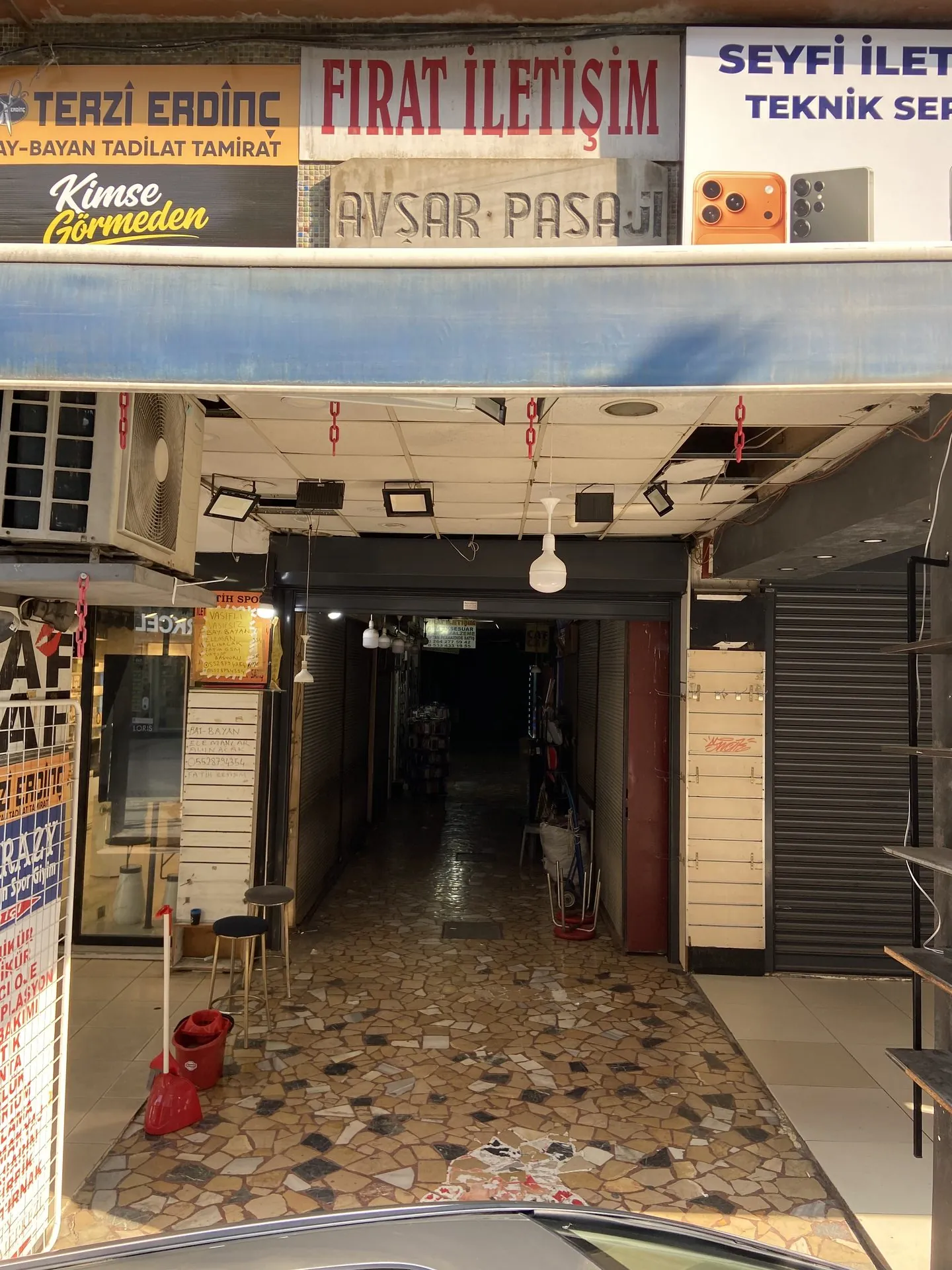 Fırat İletişim, Avşar Pasajı girişi, Çark Caddesi Adapazarı